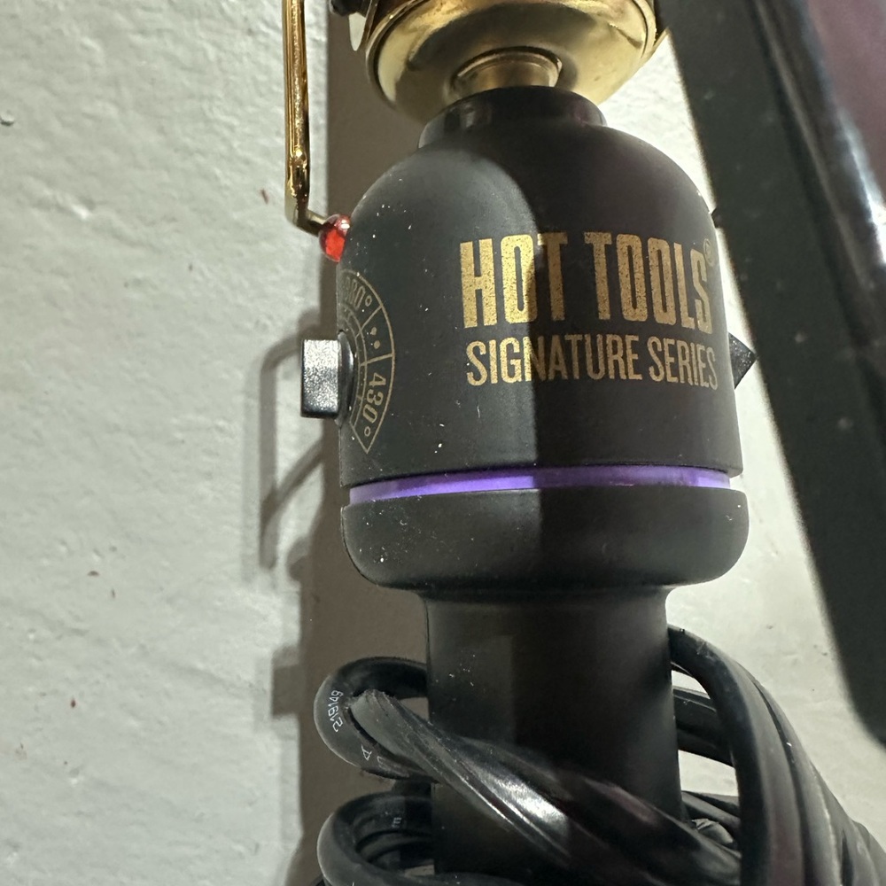 Hot Tools Curling Iron - Picture 3 of 3